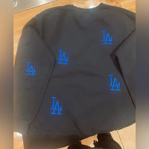 Los Angeles Dodgers sweatshirt - Picture 2 of 3